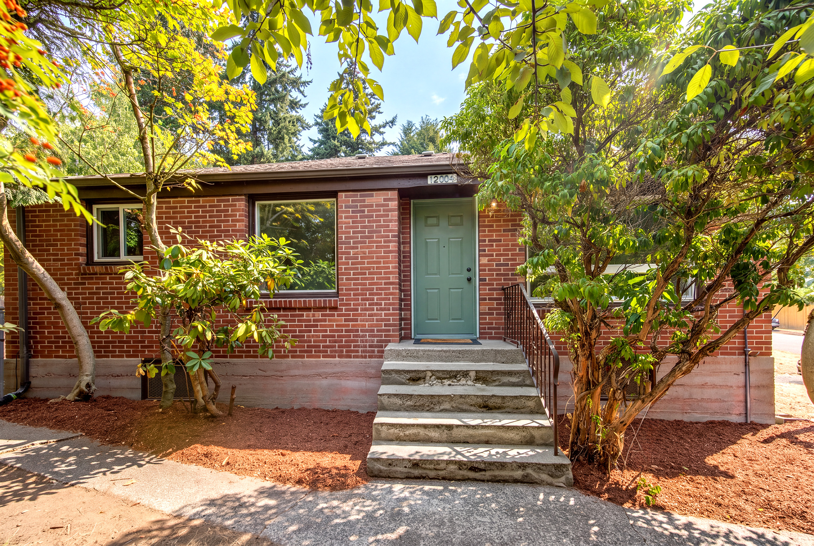 12004 5th Ave NE, Seattle, WA 98125